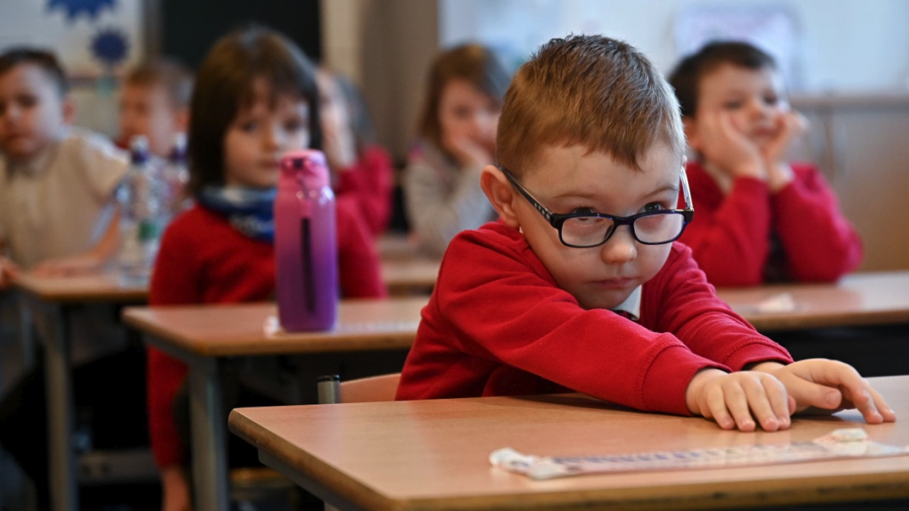 МОН: Голямата ни цел е всяко българско дете да ходи на училище