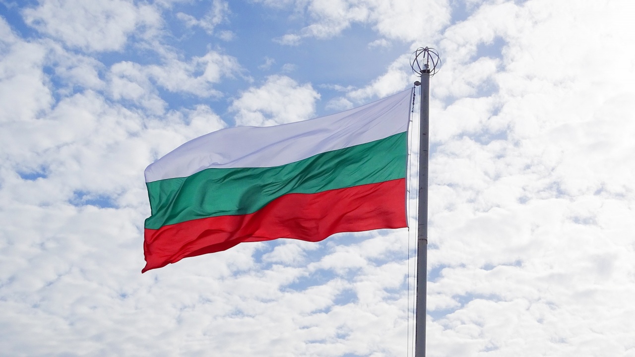 Издигат българското знаме на 111 метра височина в Родопите