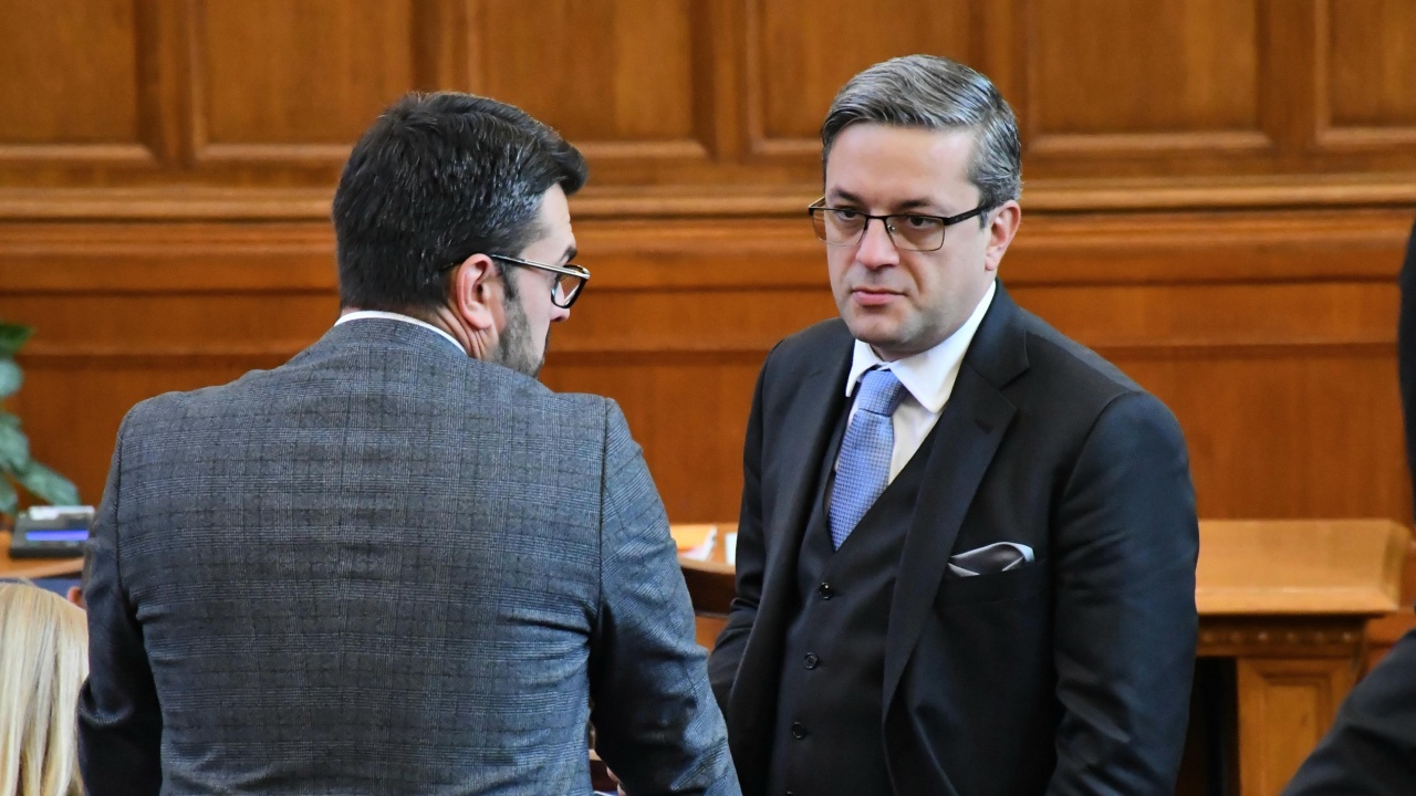 Тома Биков се нахвърли на ПП:  Кадровият ви потенциал не е достатъчен и за пет комисии