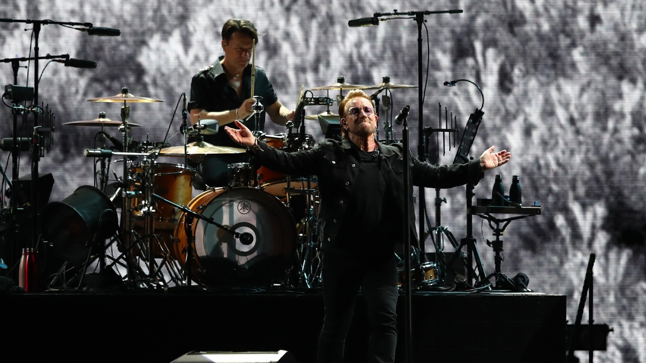 Боно от U2 (Ю ту) издаде мемоари и започна литературно