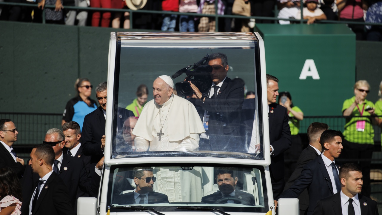 Франциск ще стане днес първият папа, посетил Бахрейн