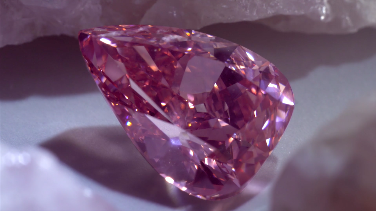 Най-големият розов диамант с крушовидна форма, обявяван някога на търг,