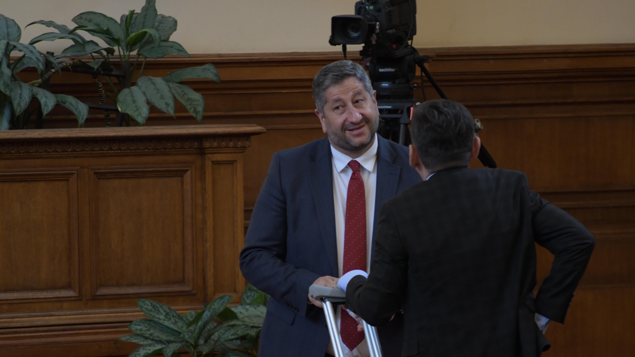 Христо Иванов: НС ще изчака доклада относно възможностите за предоставяне на военна и военно-техническа подкрепа за Украйна
