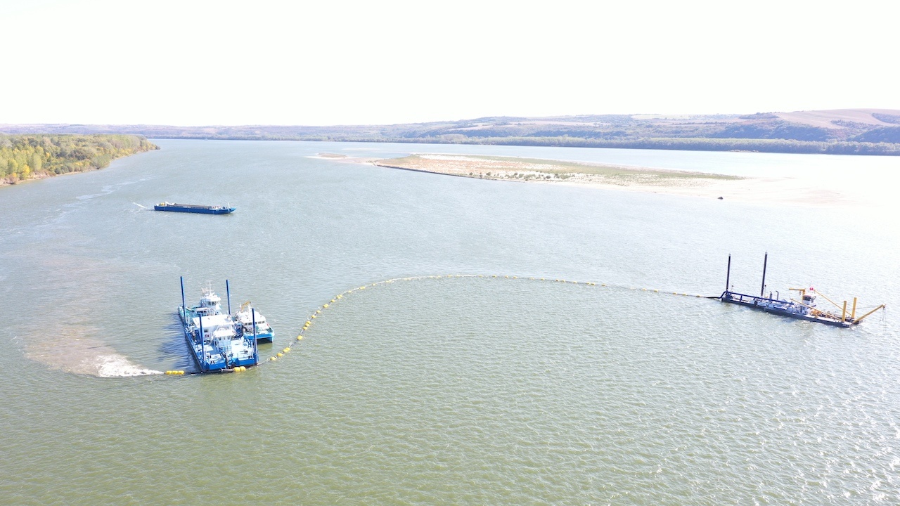 Чрез драгиране е осигурен нов корабоплавателен път край остров Батин по река Дунав