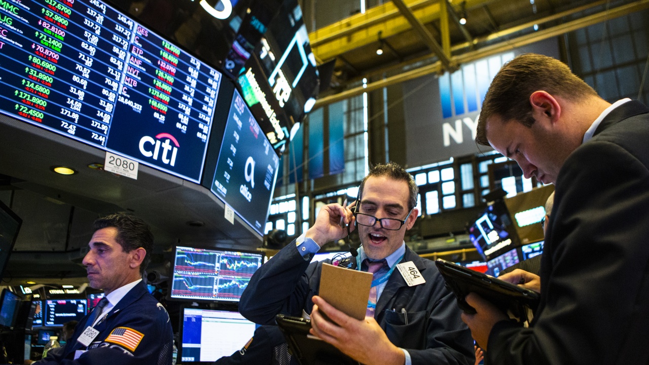 Основните индекси на Уолстрийт отвориха надолу днес, тъй като инвеститорите