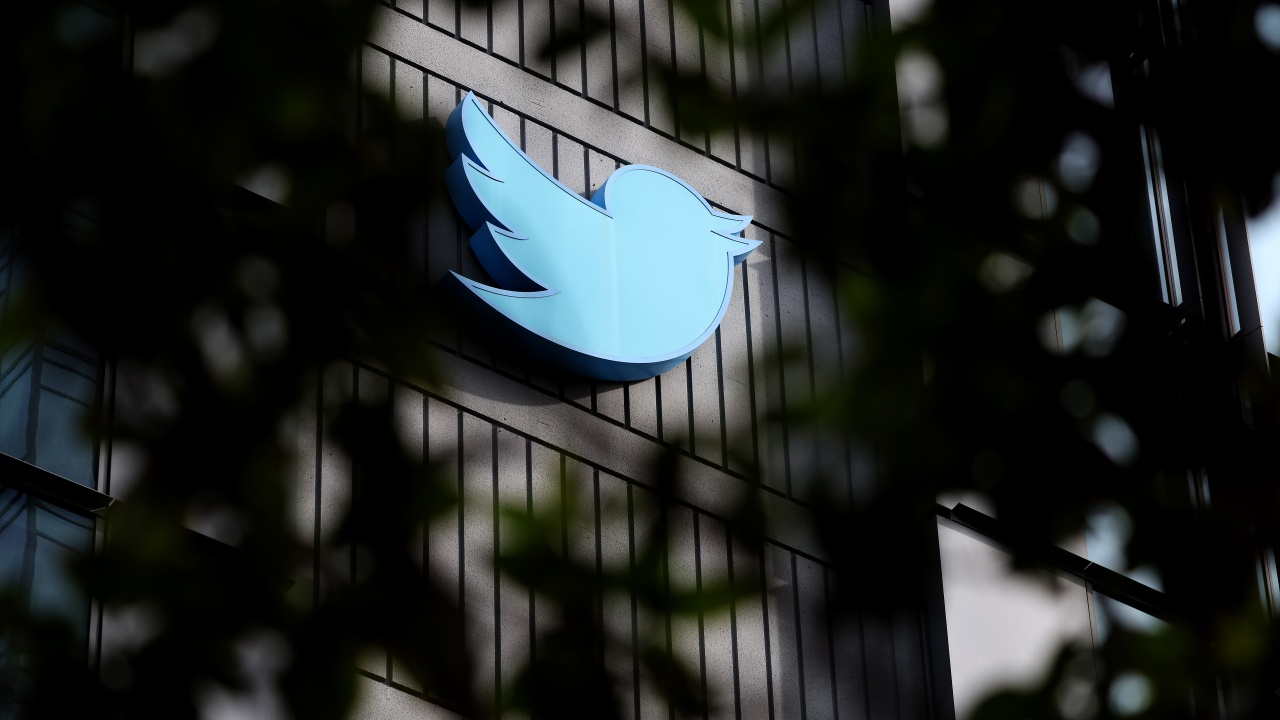 Служителите на Туитър завеждат колективен иск срещу плана за съкращения на Мъск