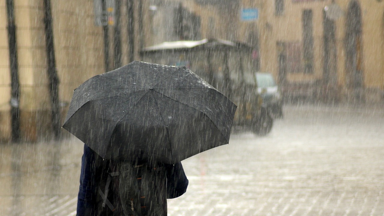 Предупреждение за обилни валежи и риск от наводнения в Гърция заради бурята "Ева"