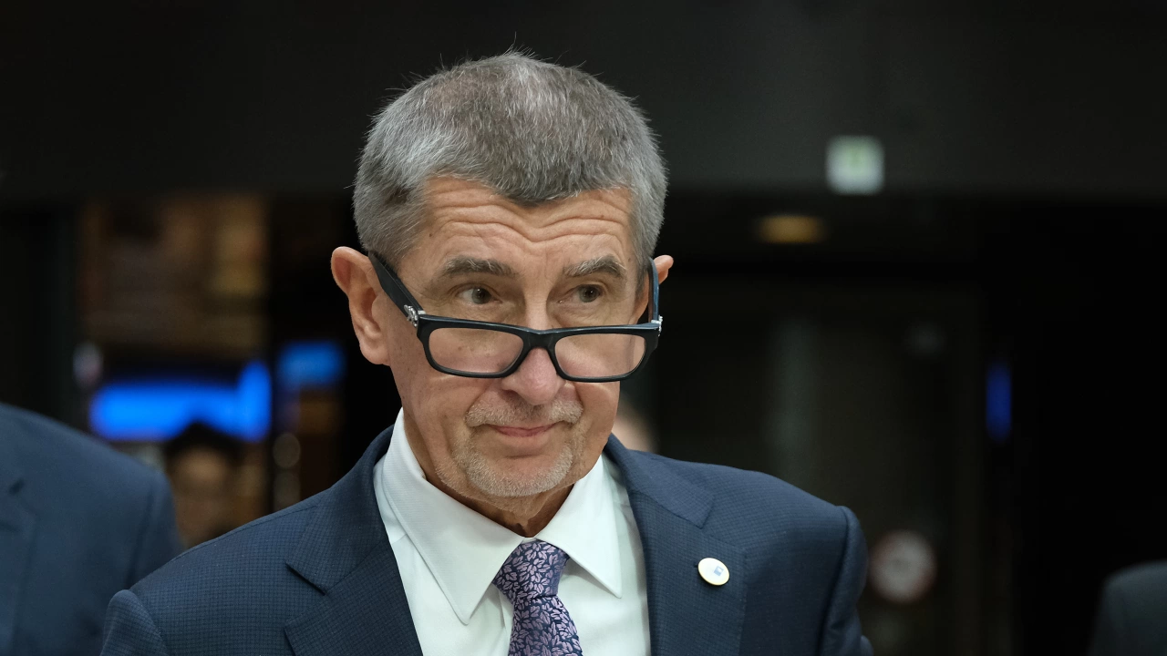 Бившият министър председател на Чехия Андрей Бабиш официално обяви в неделя