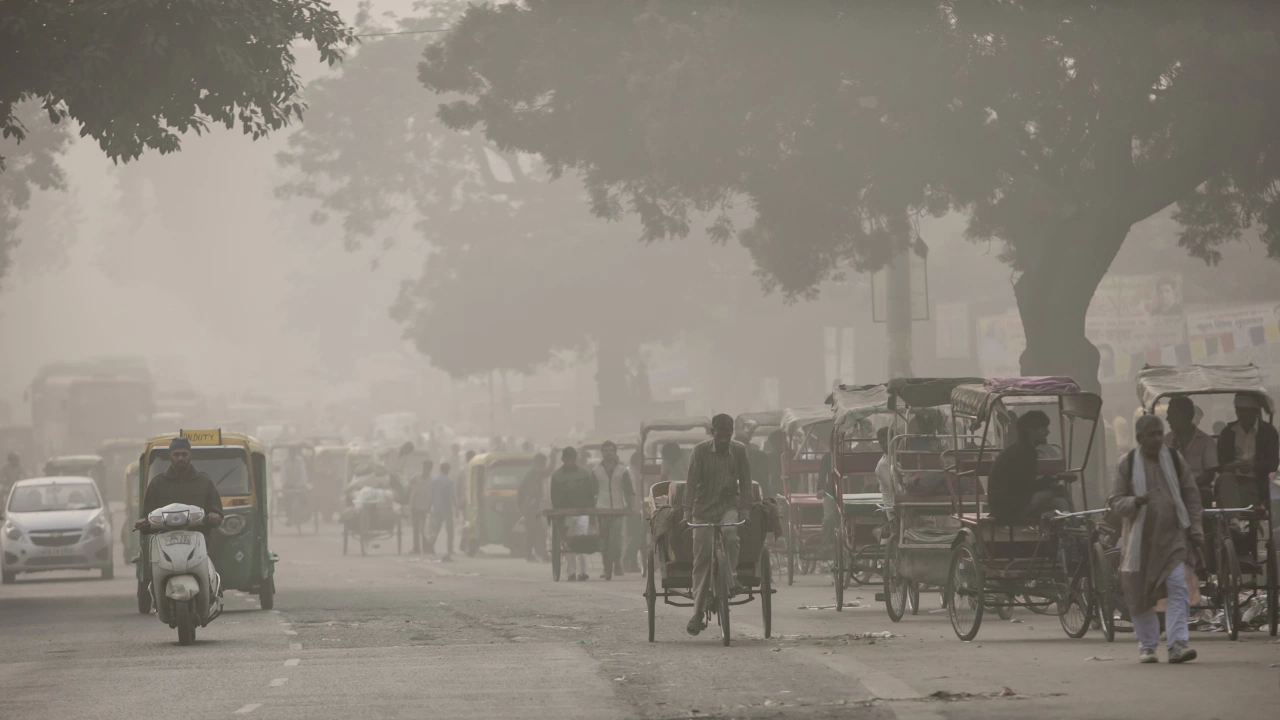 Мръсният въздух в столицата на Индия Ню Делхи достигна опасни