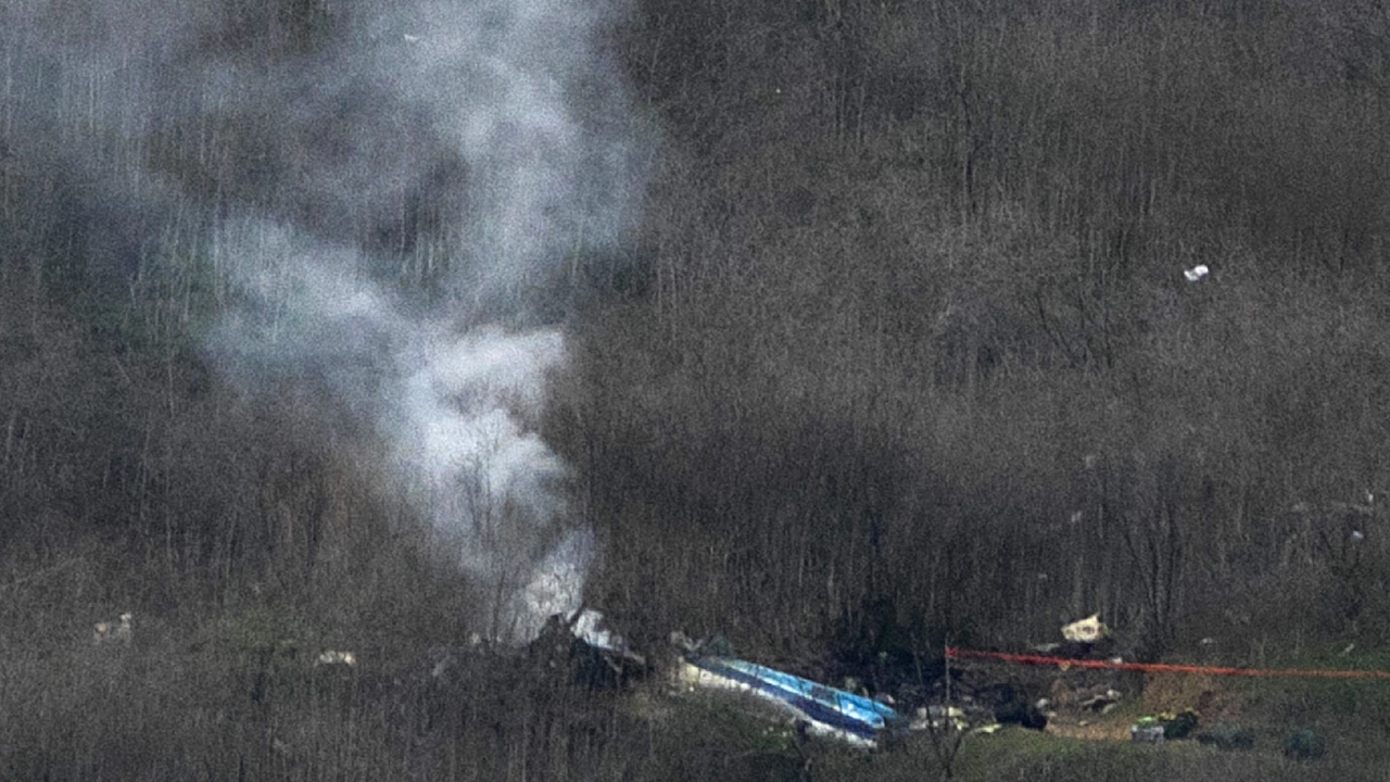 Туристически хеликоптер катастрофира в италианската област Пулия Загинали са всичките