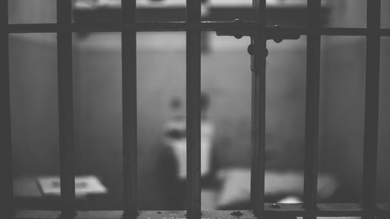1 година затвор за ало измамник, жилил през месинджър с краден телефон