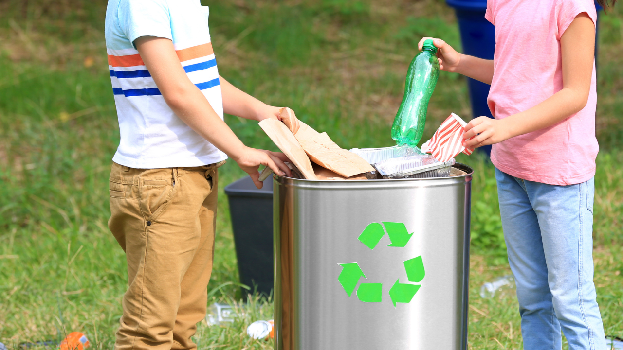 Във всички училища и градини в София ще бъдат предоставени кошчета за разделно изхвърляне на отпадъци