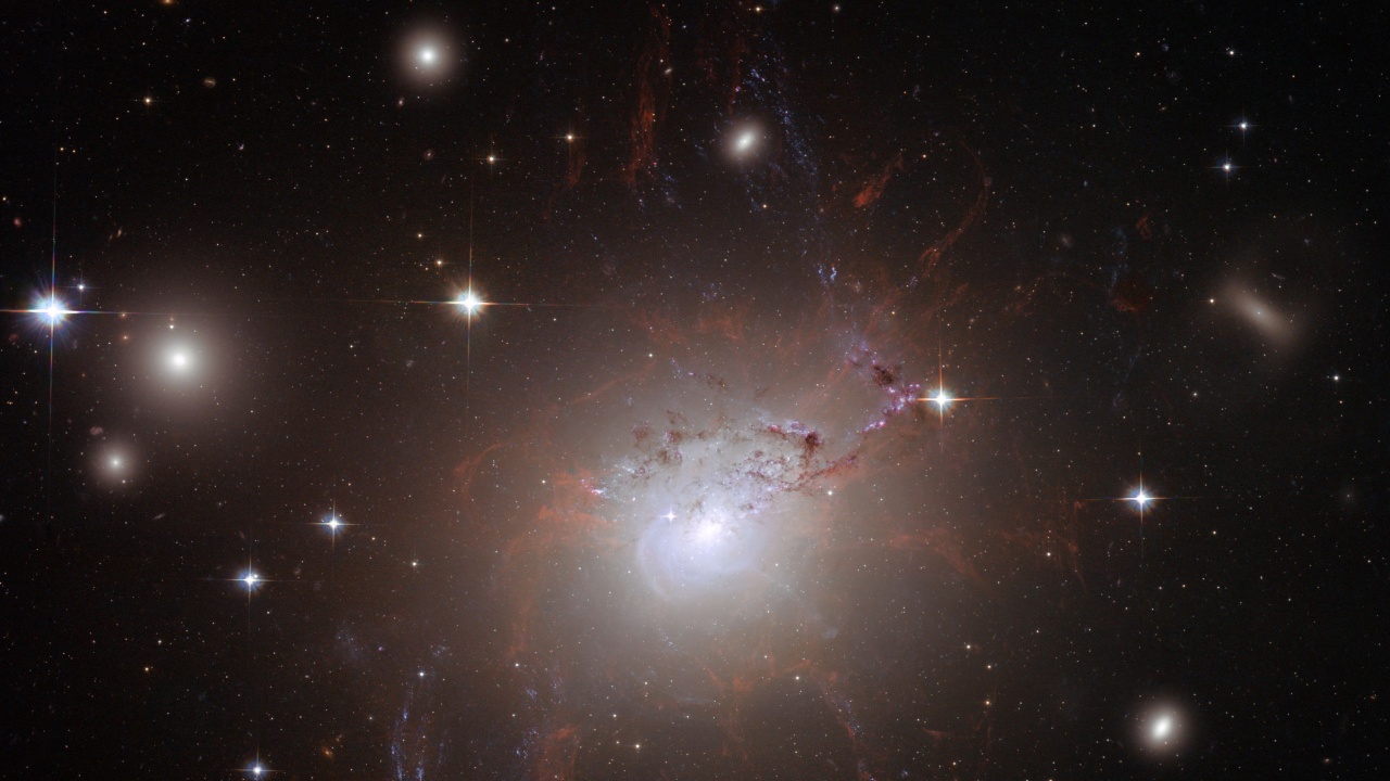 "Хъбъл" показа експлозия на гигантска звезда
