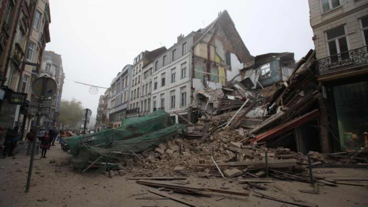 Две сгради се срутиха във френския град Лил