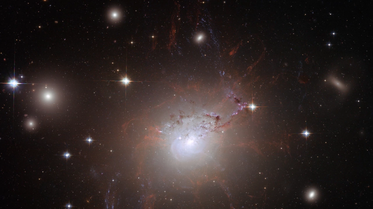 Телескопът Хъбъл показа в детайли експлозия на гигантска звезда съобщи