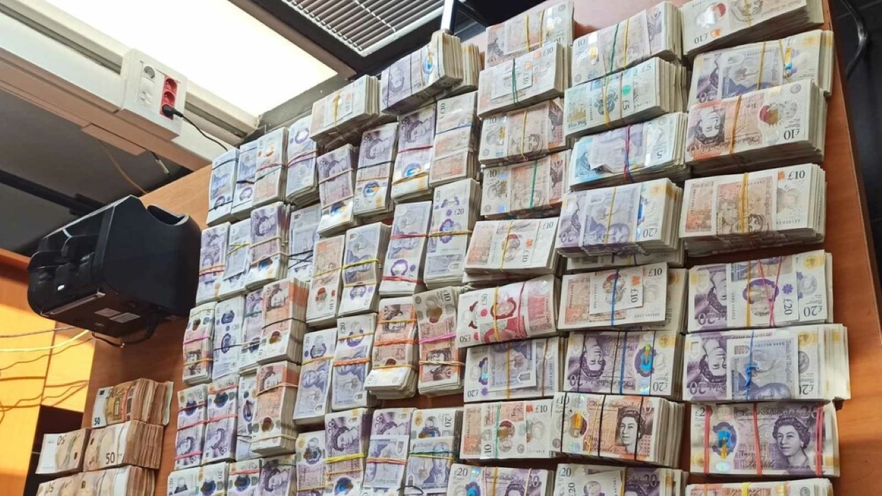 Митническите служители на ГКПП Капитан Андреево откриха недекларирана валута с левова