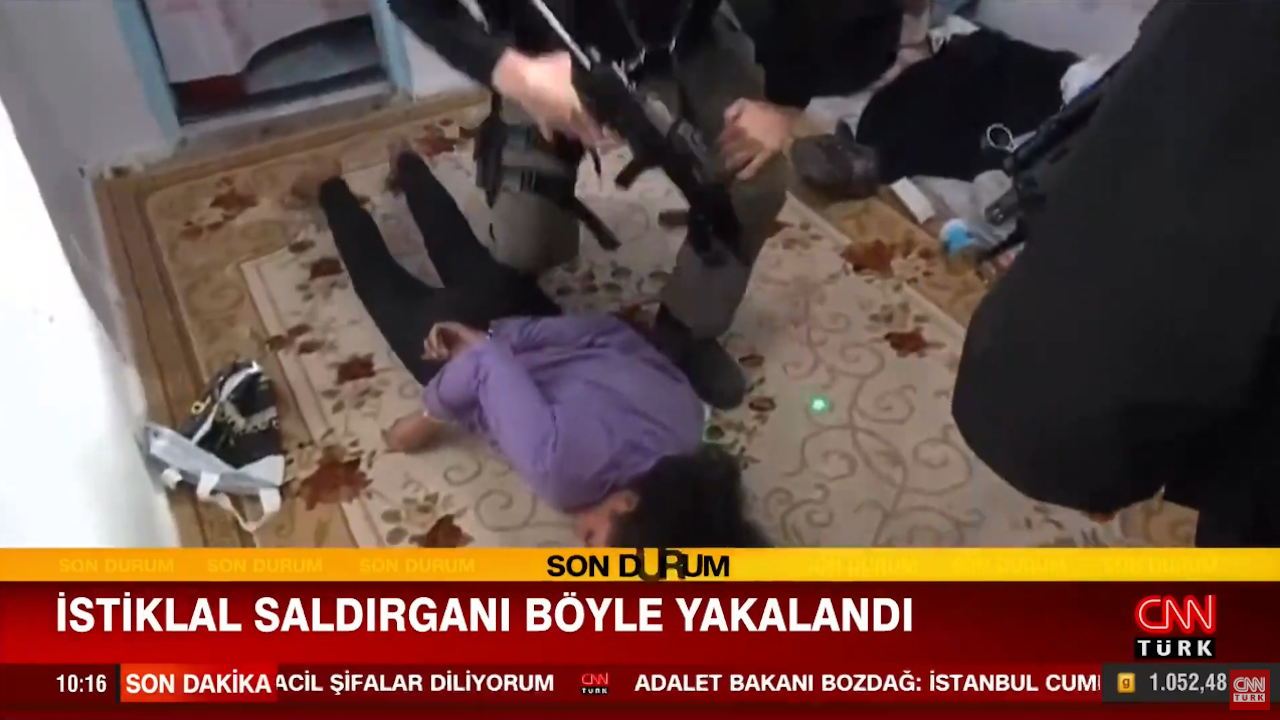 Вижте как тръшват жената, заподозряна за атентата в Истанбул