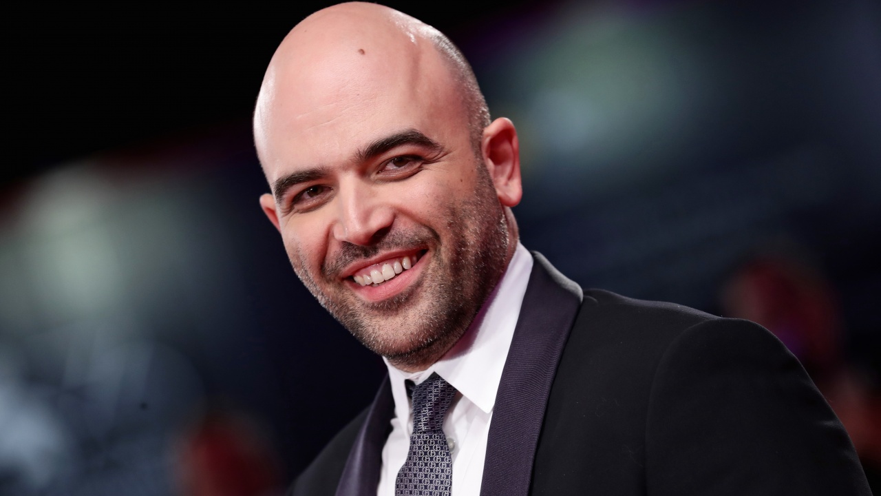 Роберто савиано. Roberto Saviano book Gomorr.