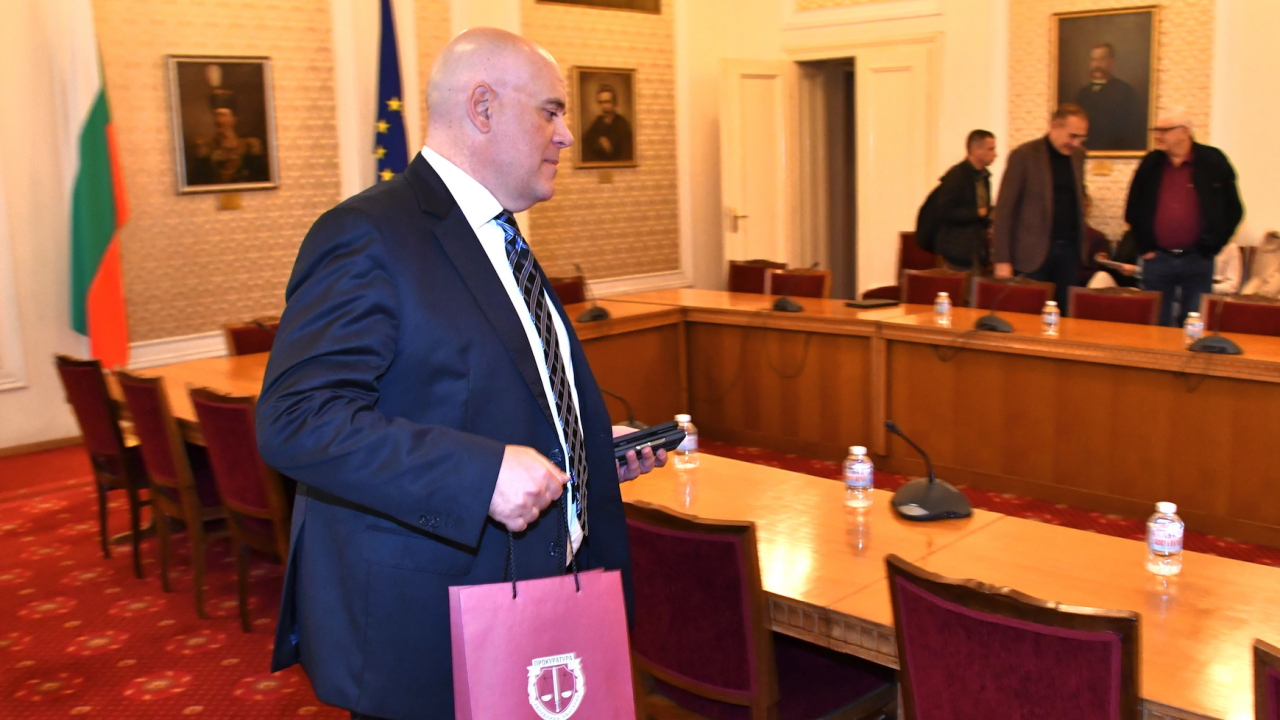 Иван Гешев за съдебната реформа: Депутатите нямат аргументи, страх ги е да чуят гражданите, ще отида сам в парламента