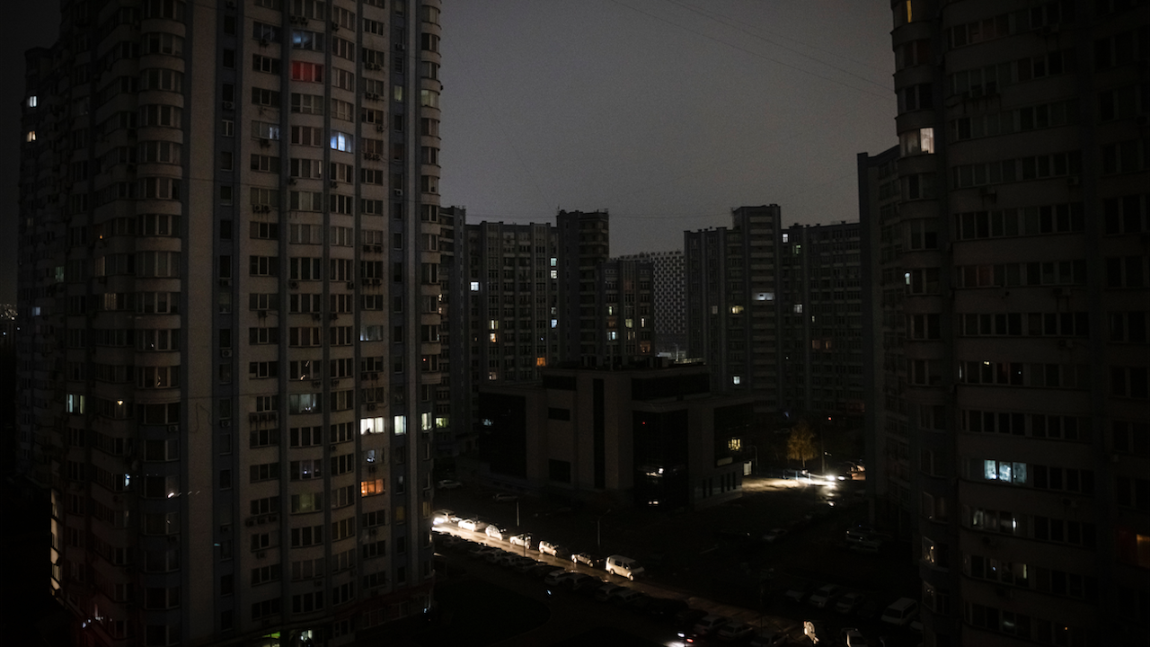 Повече от 10 милиона украинци са без електричество, съобщи снощи