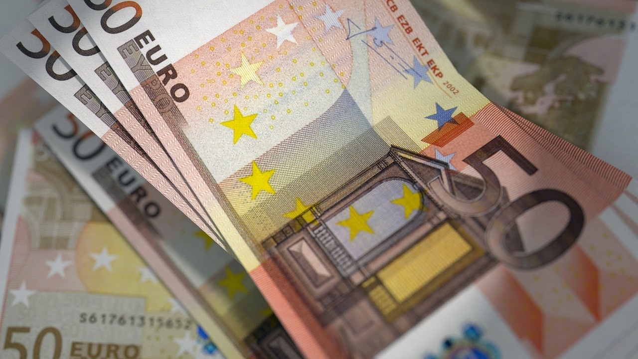 Еврото се котира стабилно в междубанковата търговия