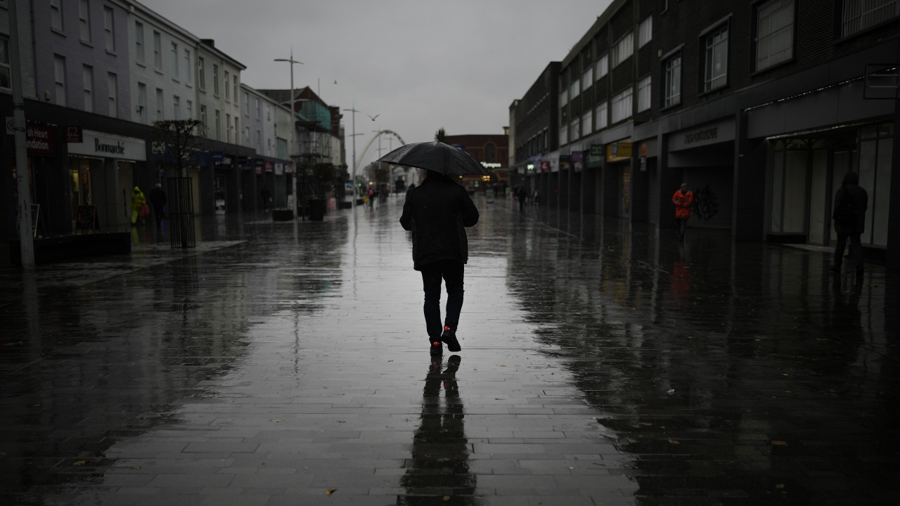 Транспортен хаос и прекъсвания на тока след проливните дъждове в Шотландия и Североизточна Англия