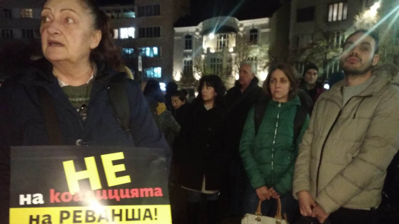Протестиращите са пред БНТ, готвят засада на Йордан Цонев