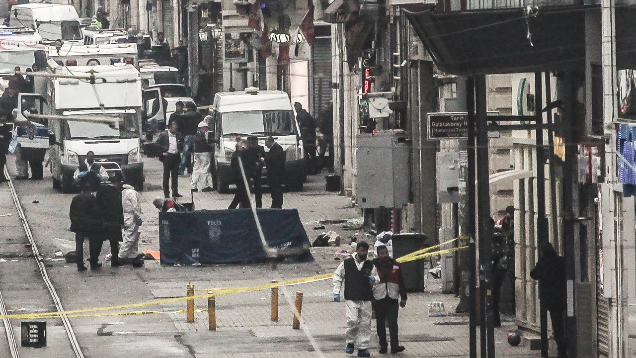 Турските власти смятат че лицето извършило бомбения атентат в Истанбул