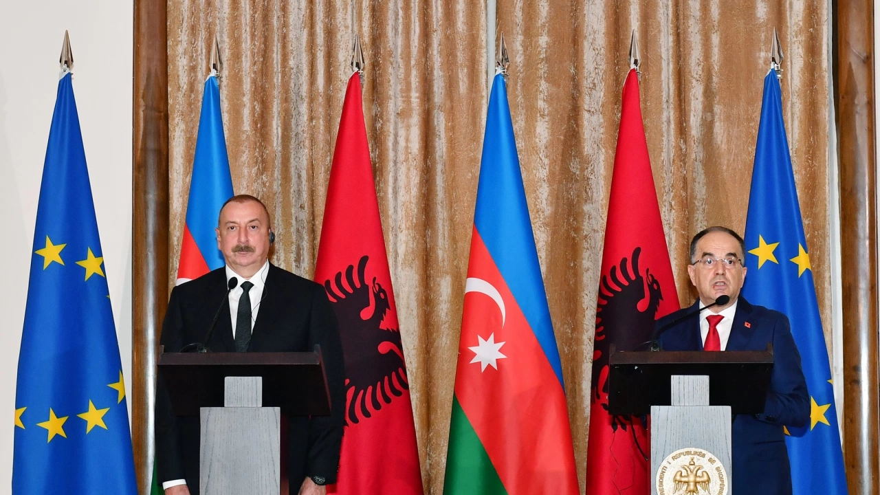Президентът на Албания Байрам Бегай и азербайджанският му колега Илхам