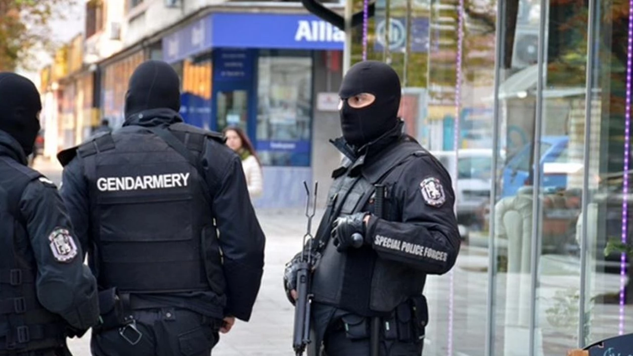 Служители на ГДБОП задържаха седем участници в организирана престъпна група