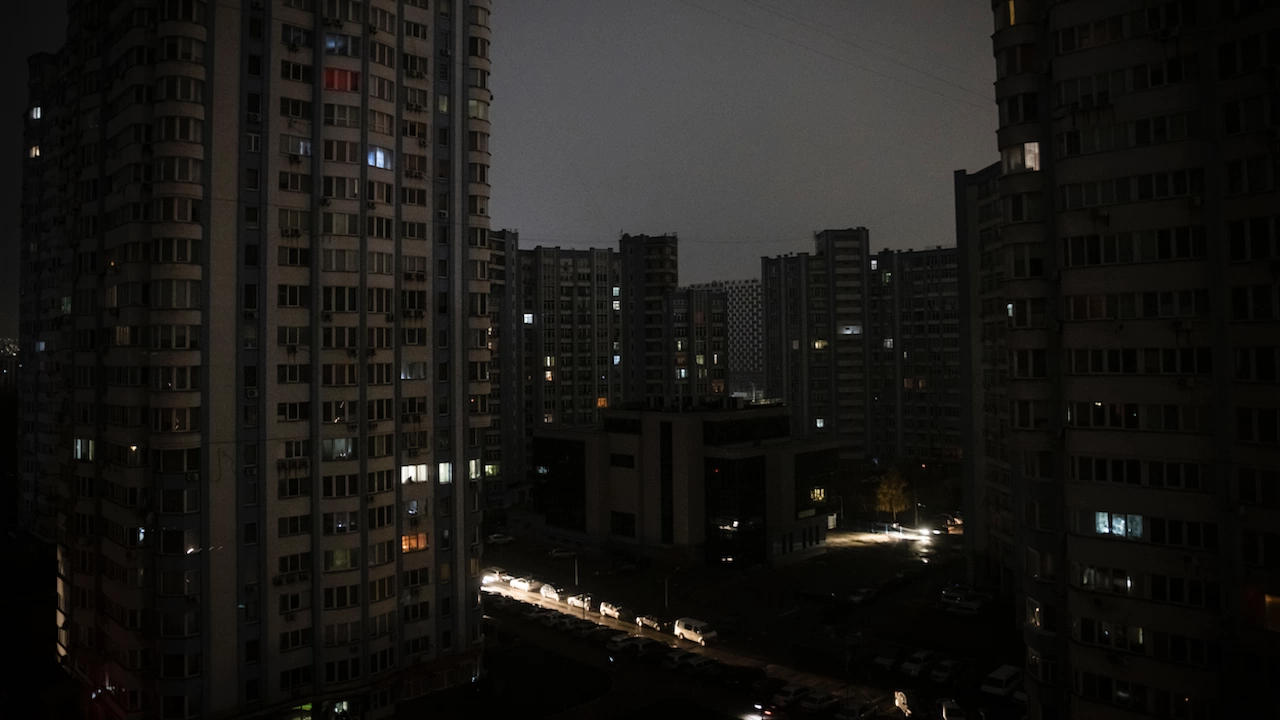 Повече от 10 милиона украинци са без електричество съобщи снощи