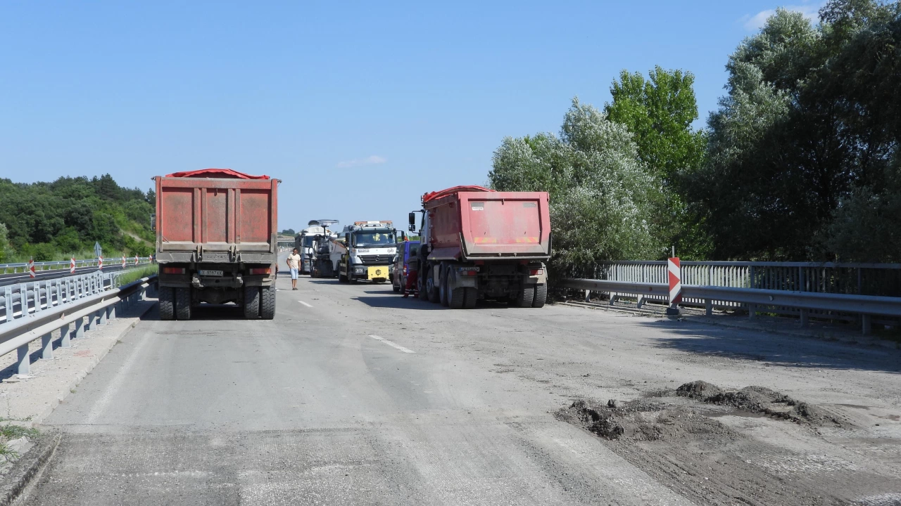  Ще приключи ли навреме ремонтът на пътя за Банско Крайният