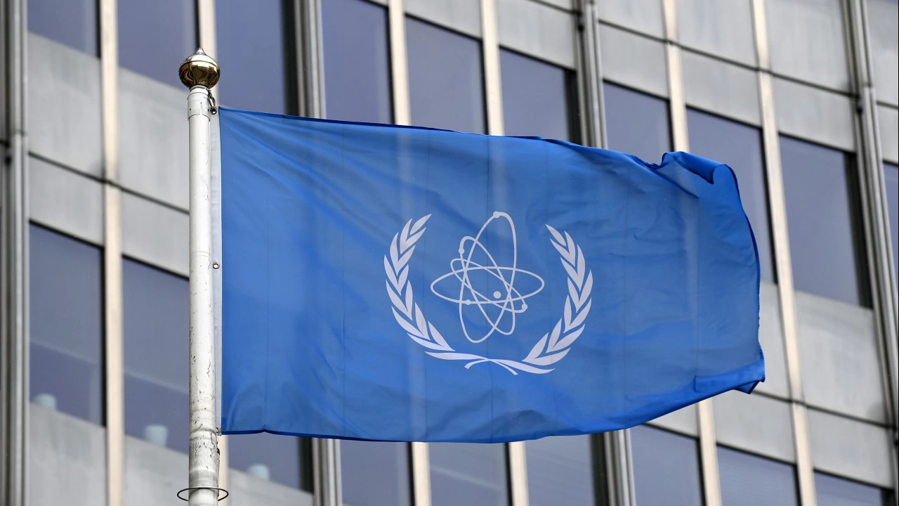 Агенцията на ООН за ядрен надзор прие снощи своята трета