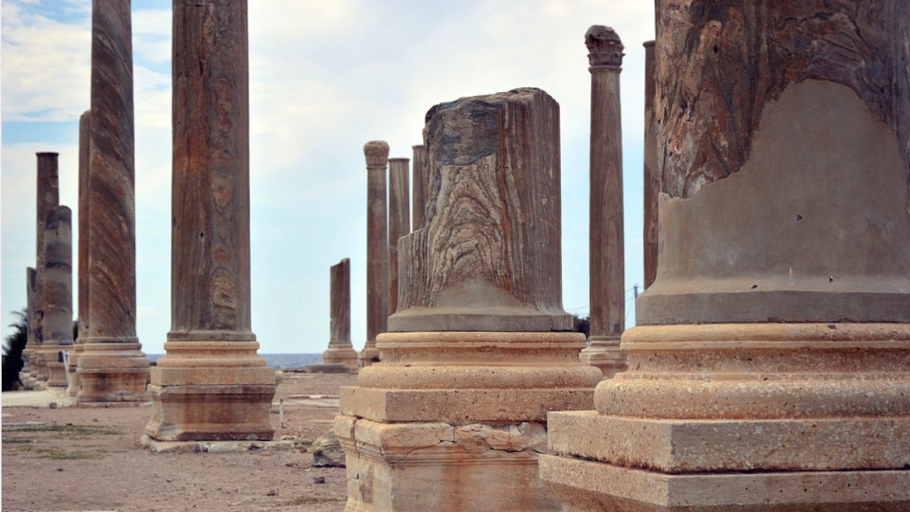 Египетски археолози откриха останките от поддържана от колони зала хипостилна