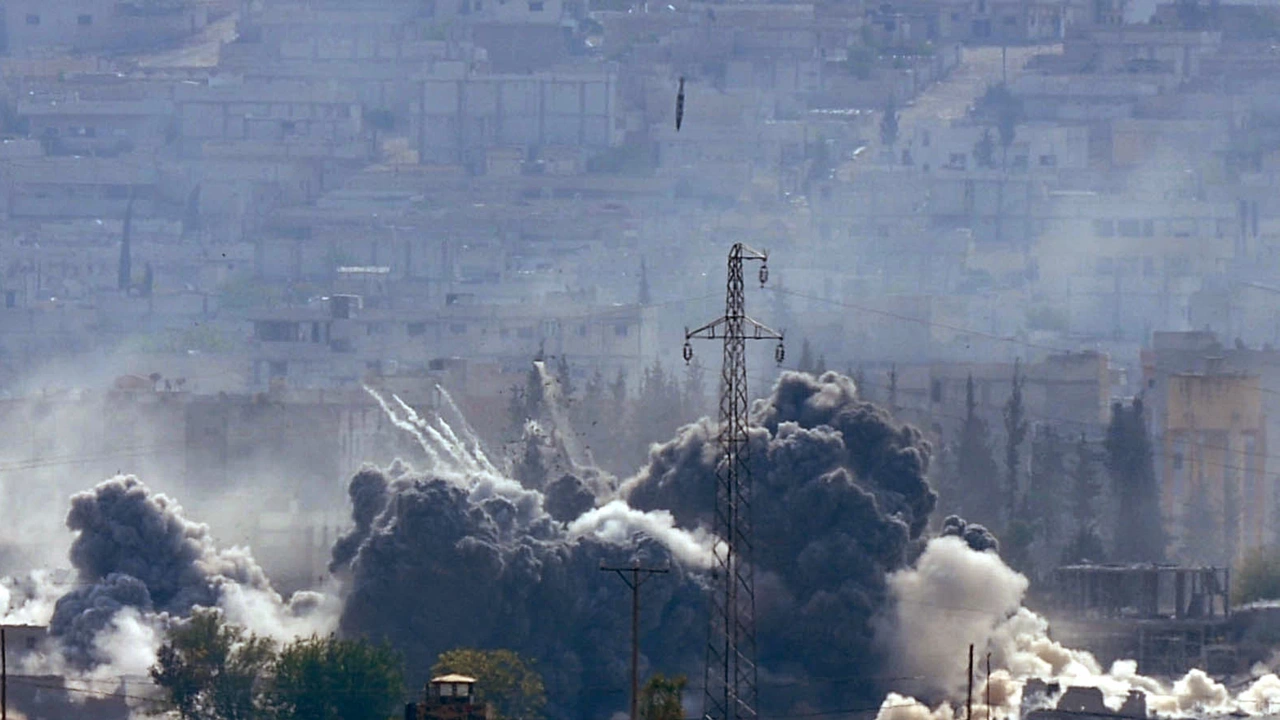 Турция нанесе въздушни удари в Северна Сирия съобщиха подкрепяните от
