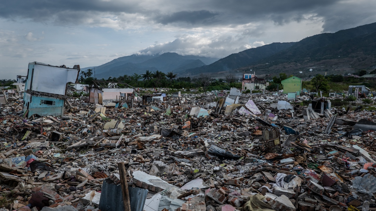 Близо 20 загинали и 300 ранени при земетресението в Индонезия