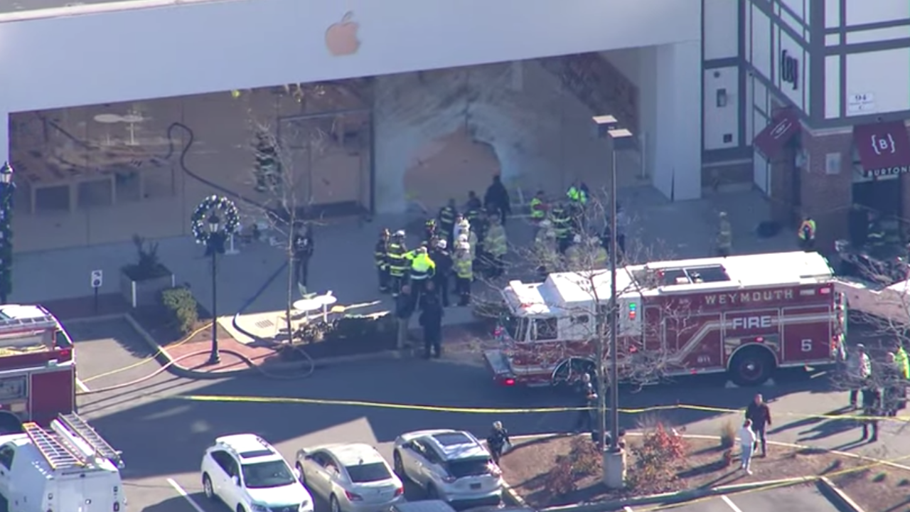 Автомобил се вряза в магазин в САЩ, има загинал и 16 ранени
