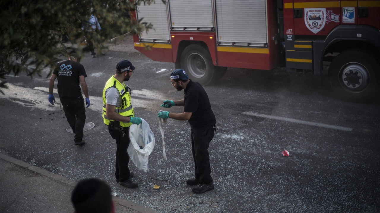 Един от ранените в двете експлозии, разтърсили по-рано днес Йерусалим,