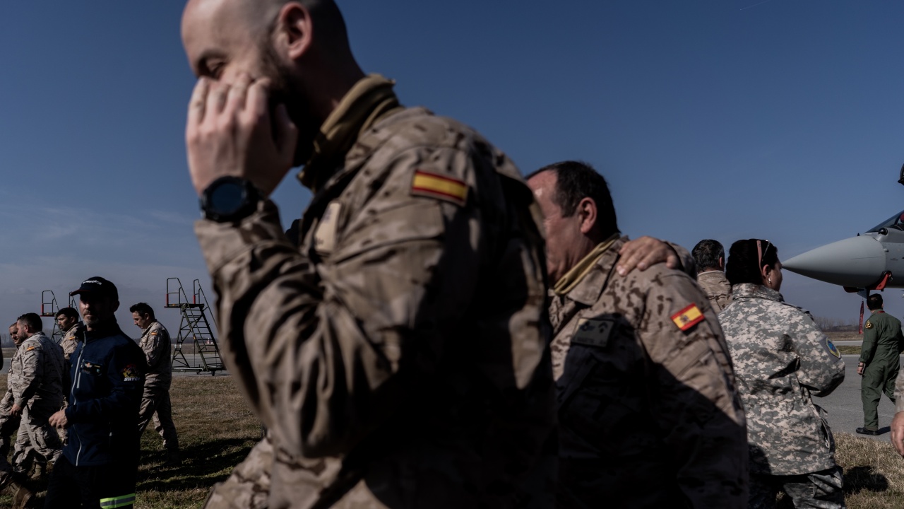 Испания ще изпрати най-малко 130 войници и осем самолета Ф-18