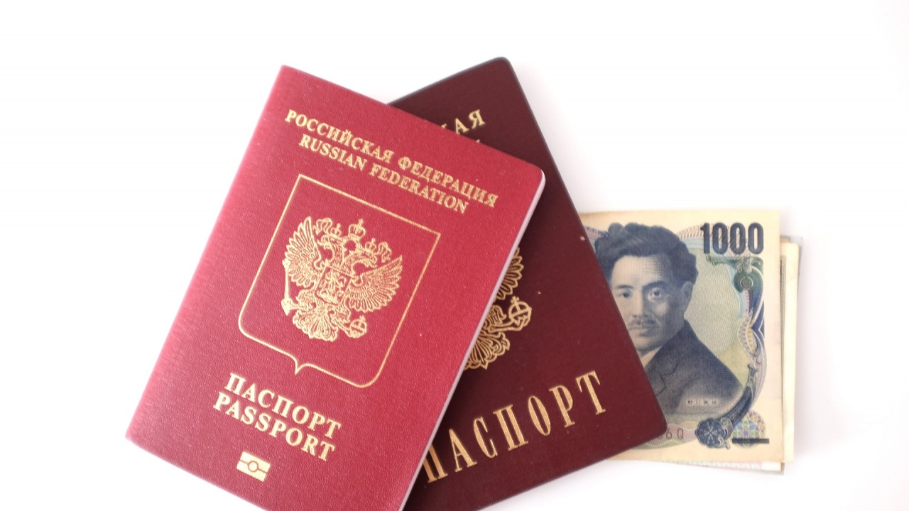 Русия съобщи днес, че е издала руски паспорти на над