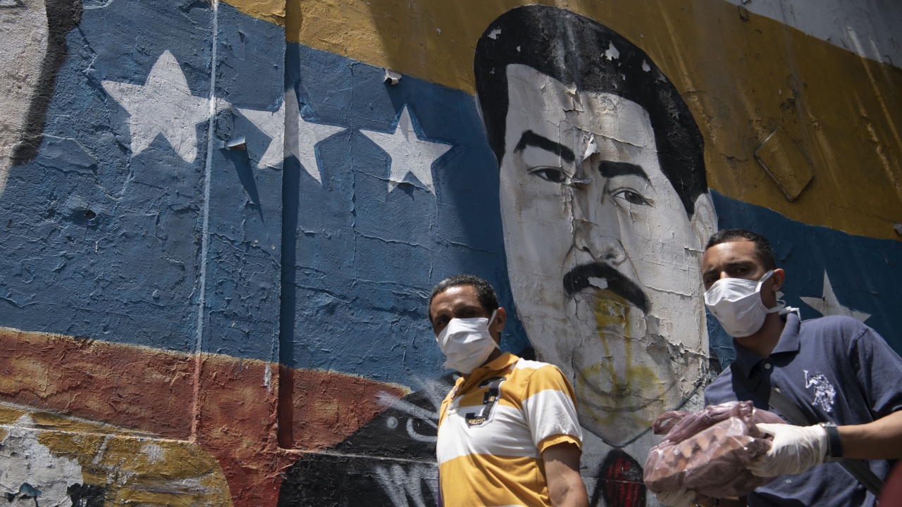 Подновяват се преговорите между правителството и опозицията във Венецуела