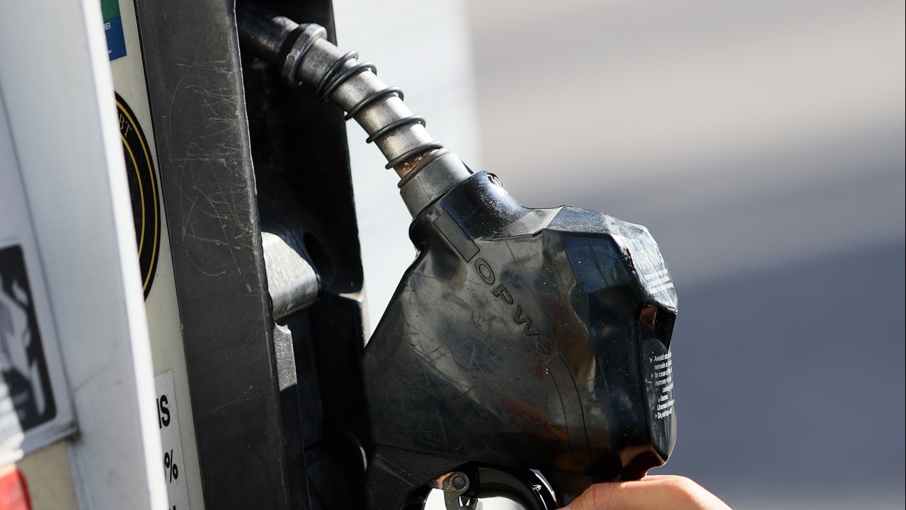 Цените на горивата вървят надолу