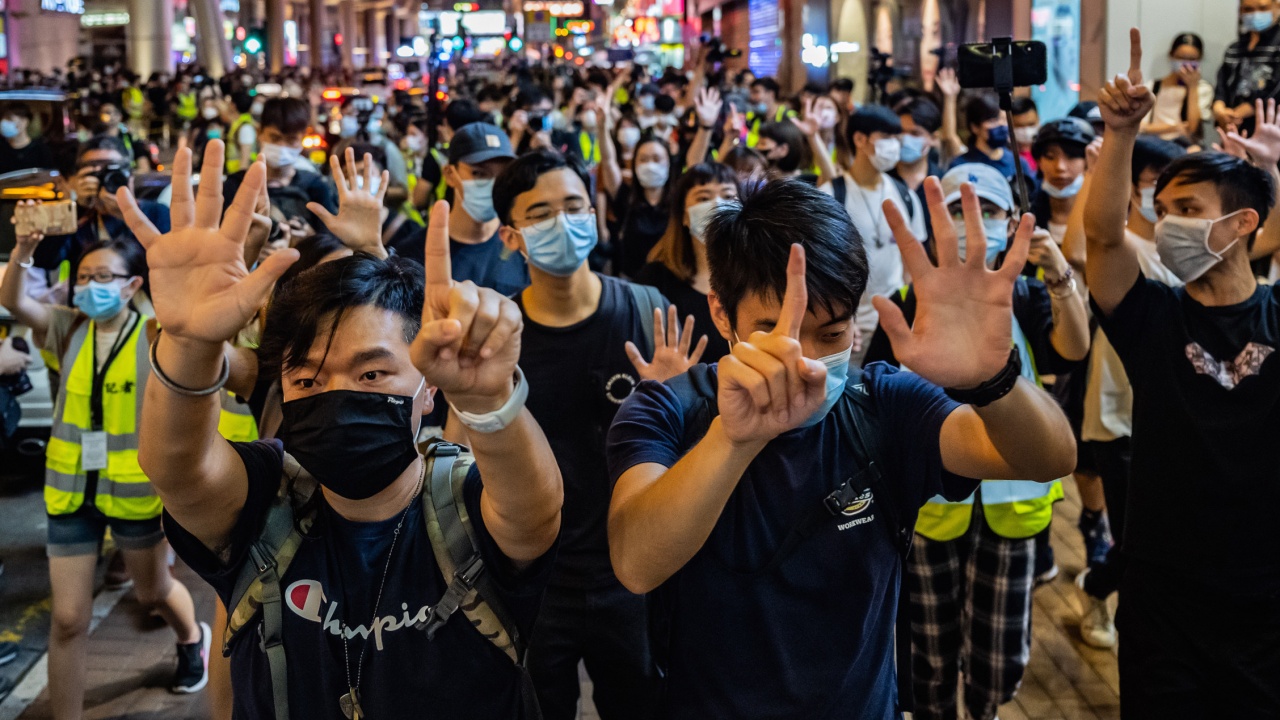 Демонстранти в Шанхай, разгневени от строгите антивирусни мерки в Китай,