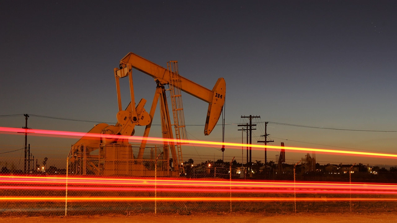 Цените на петрола се понижиха до почти двумесечно дъно в
