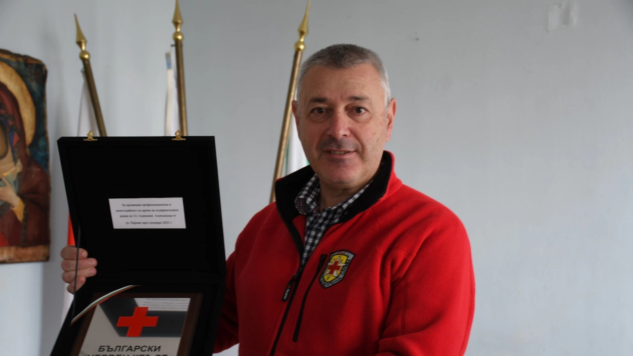  
Българският Червен кръст БЧК награди планинските спасители и доброволците към