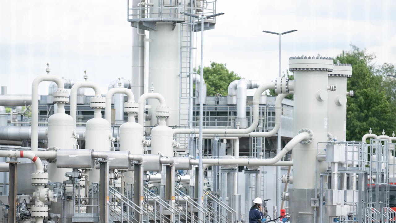 Газпром заяви че Украйна отклонява доставките на природен газ преминаващи