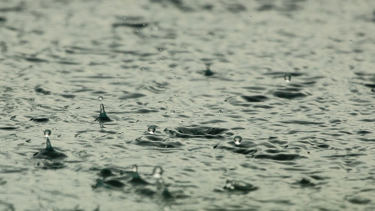 Проливен дъжд предизвика големи затруднения в движението в град Одрин