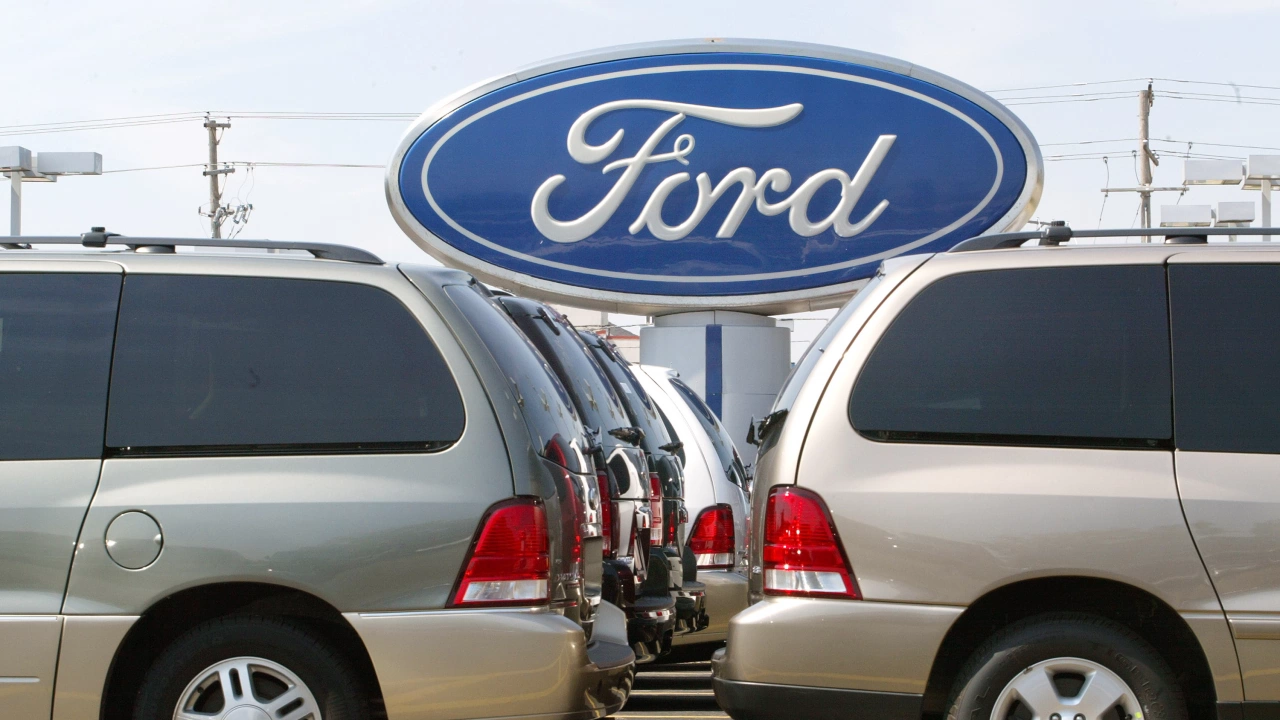 Форд Ford обяви днес че изтегля близо 519 000 спортни