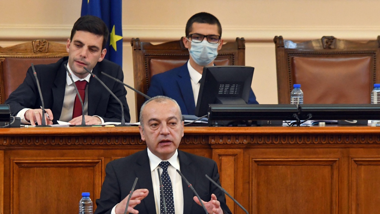 Премиерът Донев увери българските граждани: Няма да бъдете на студено и тъмно тази зима