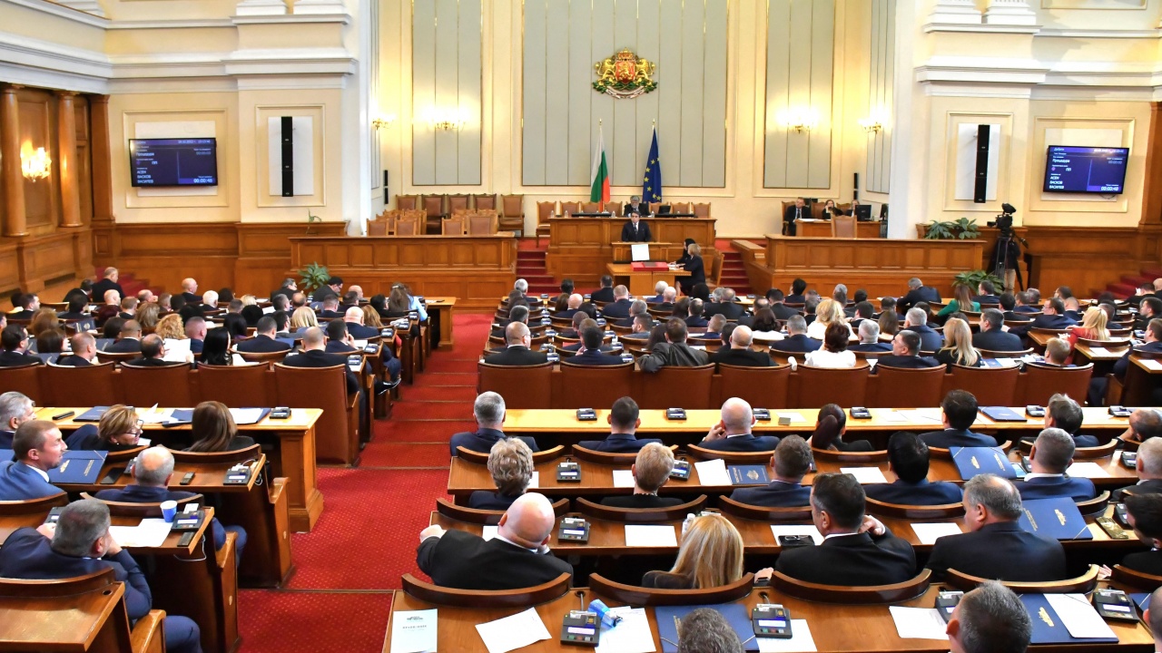 НА ЖИВО: Парламентът обсъжда декларация на ПП за внасяне на нов бюджет за 2023 г.